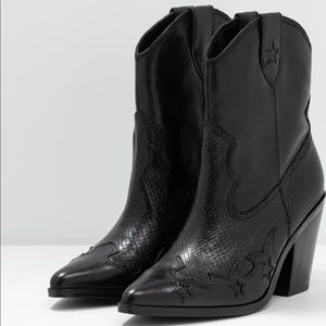 ALDO X TEZZA- BRAND NEW Black Ankle Boots 8